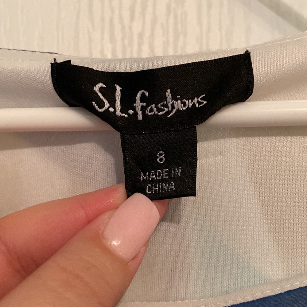 Stunning blue, teal, tan and white flutter dress with belt. Size 8 - Picture 2 of 4